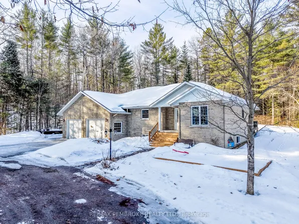 226 Eichstaedt Rd, Petawawa, ON K8H 2W8