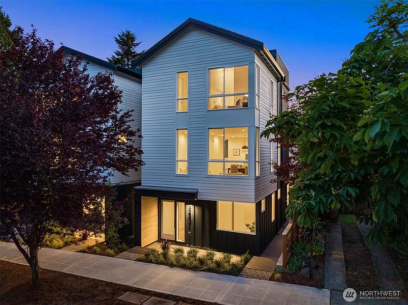 3rd image of 821 B 17th Avenue