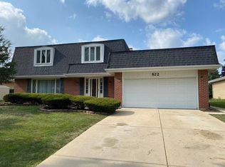 822 Chestnut Ln, Darien, IL 60561