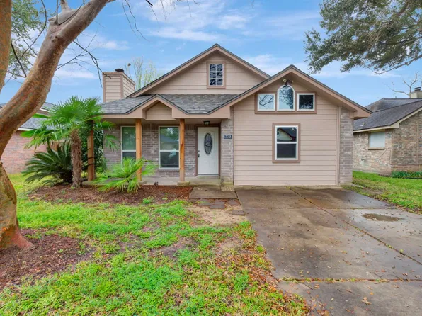 17018 Dusty Mill Dr W, Sugar Land, TX 77498