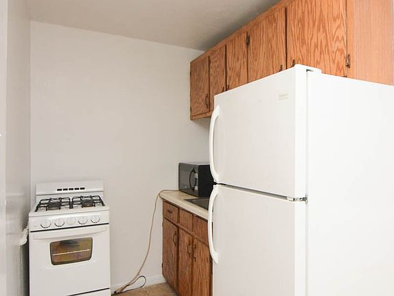 2nd image of 4060 N Kenmore Ave #7B