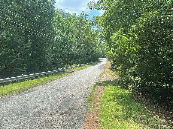 4th image of 421 Pond View Ln