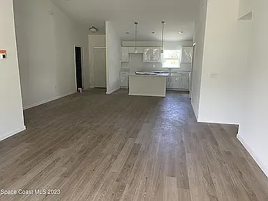 Building Photo - 977 Sable Cir SE #977