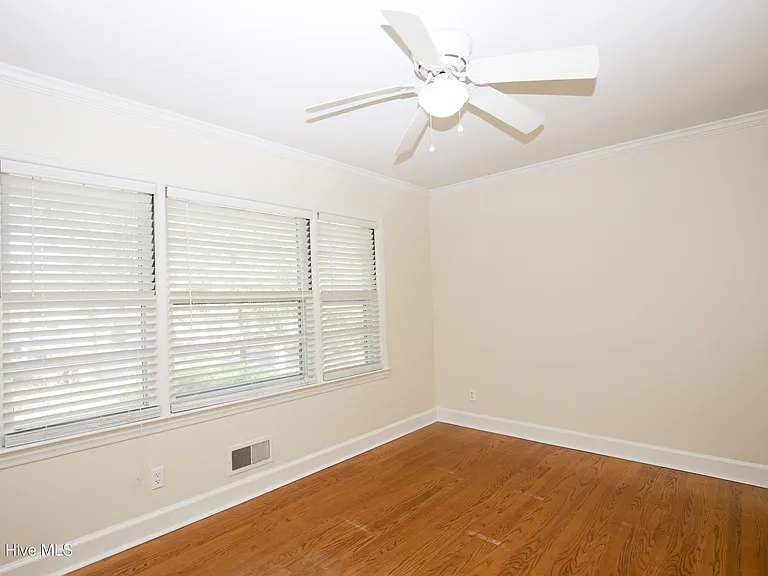 345 E New Hampshire Ave — Photo 33