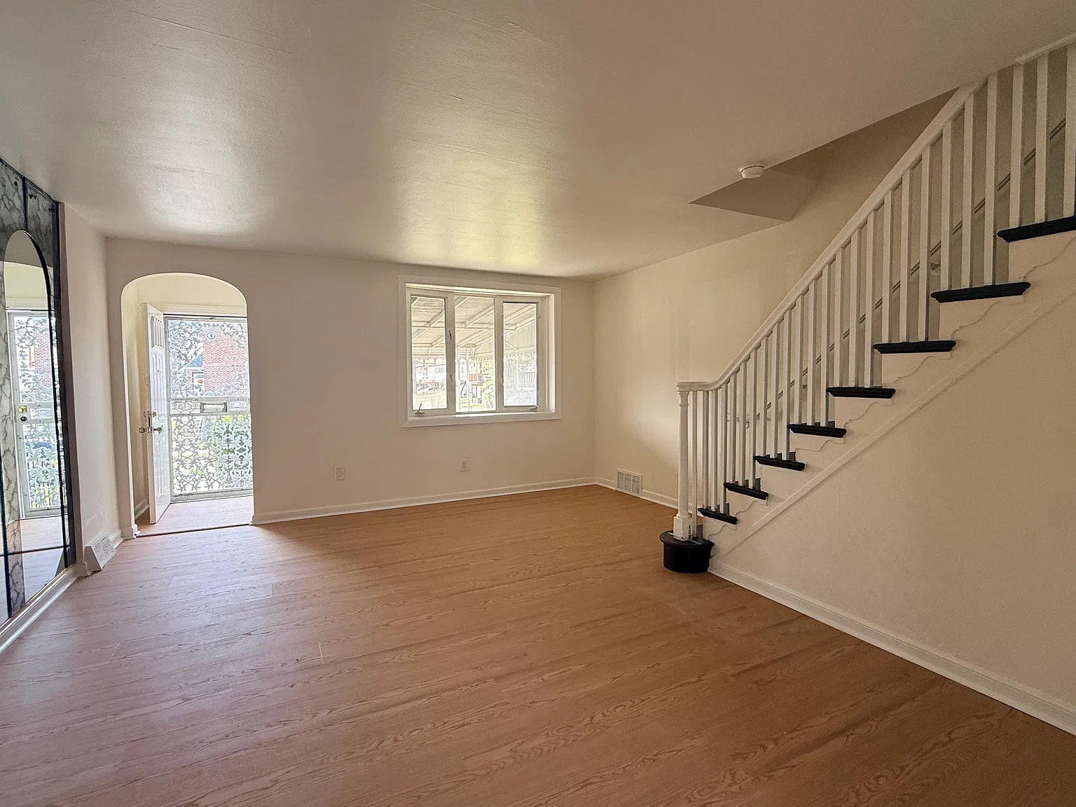3 bed, 1.5 bath, 1164 sqft, $1,995 — Photo 1