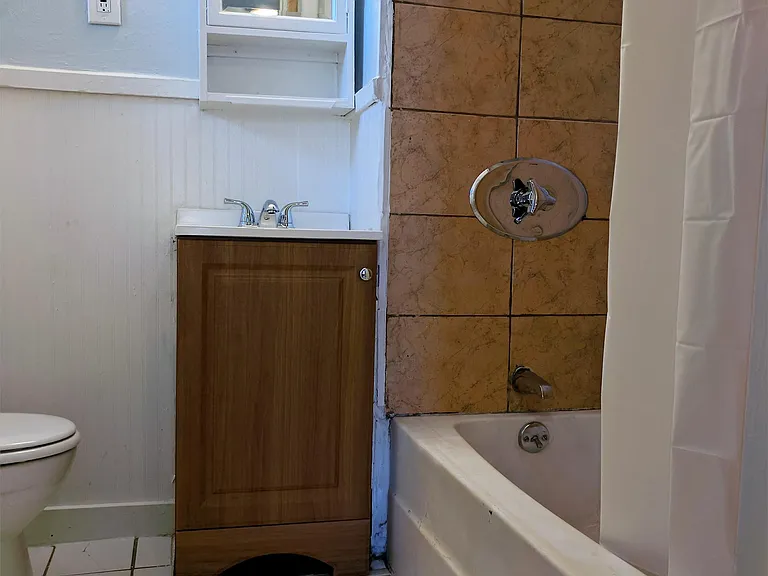 31 Elmwood St — Photo 3