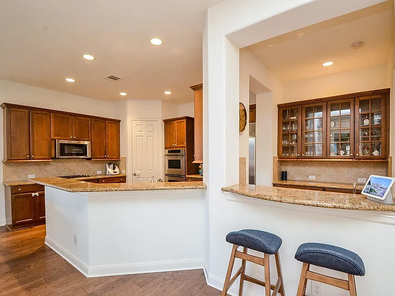 2826 Tudor Mnr — Photo 21