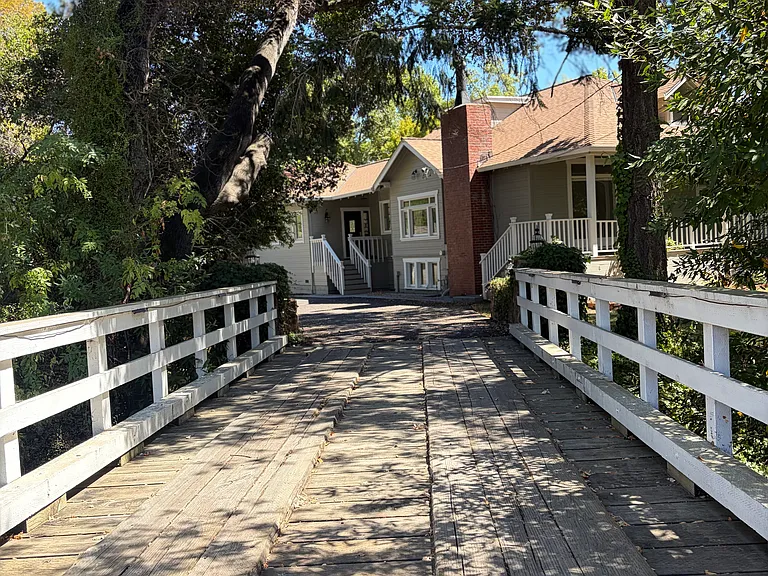 Wilson Ave — Photo 1