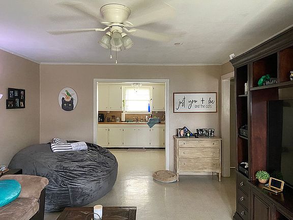 4th image of 317 Duet St