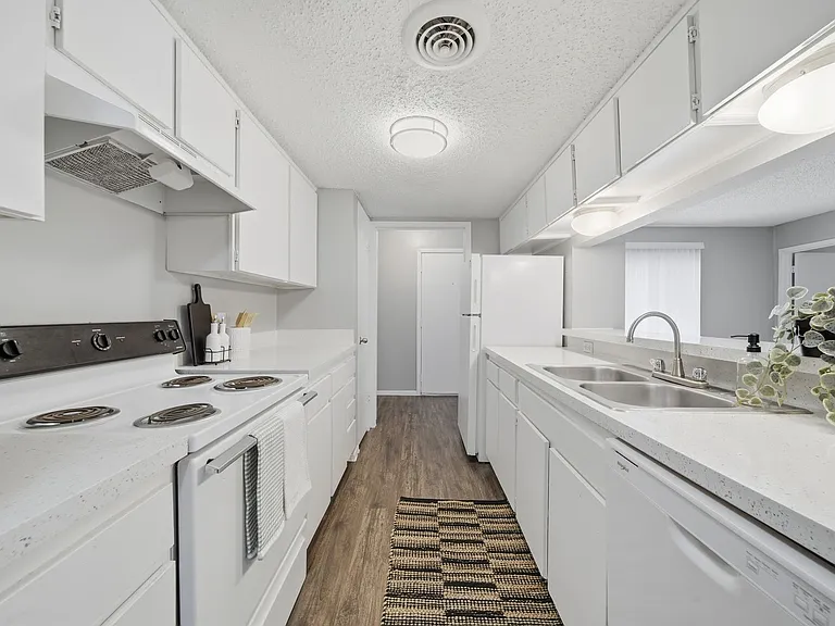 Cedar Park Apartments — Photo 41