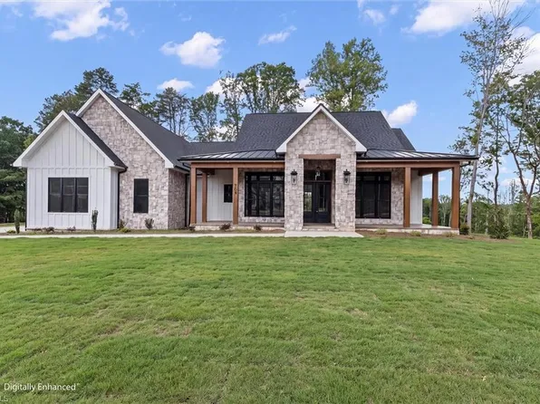 765 Golf Course Rd, Pilot Mountain, NC 27041