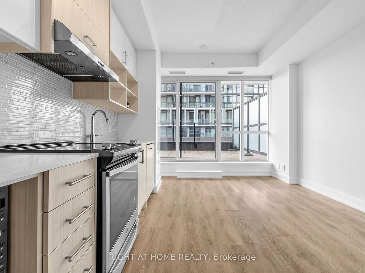 Building Photo - 128 Fairview Mall Dr #509