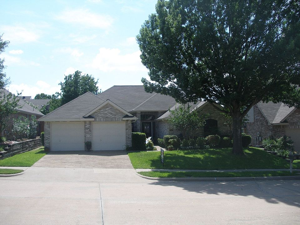 Beautiful Custom Goodman home in golf course neighborhood. 