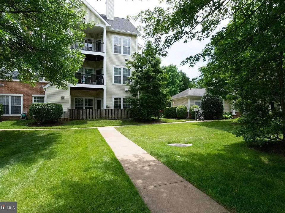 4139 Fountainside Ln
