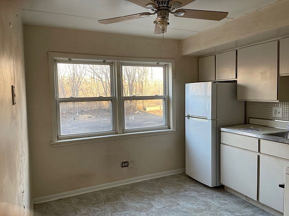 4th image of 10811 S Lloyd Dr APT 1
