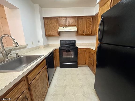5th image of 30 Wentworth Rd #30