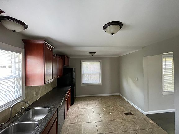 5th image of 22233 Cedar St