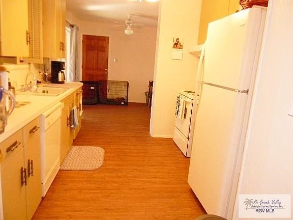 3rd image of 908 E Carrol St