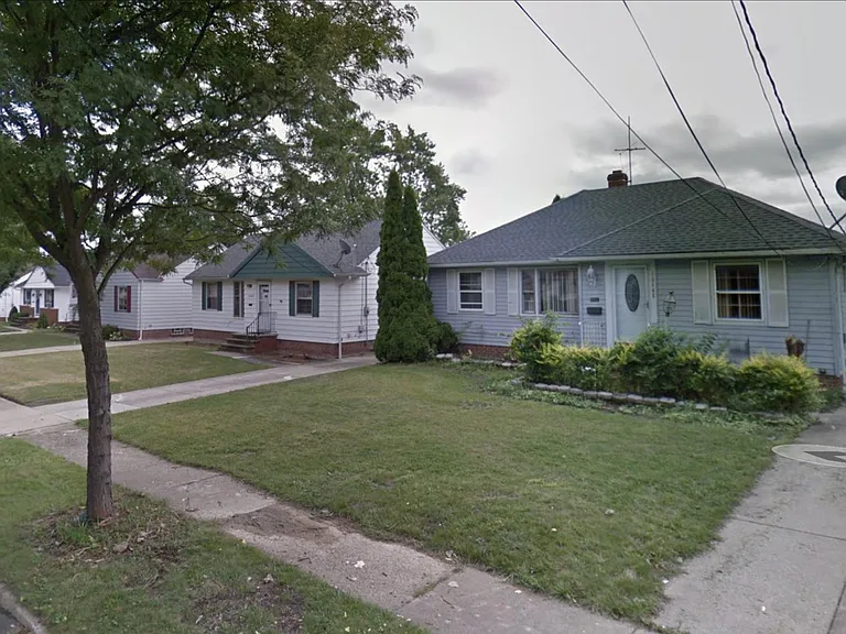15408 Ramage Ave — Photo 1