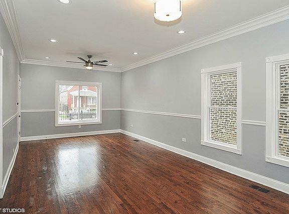 4th image of 1012 N Karlov Ave