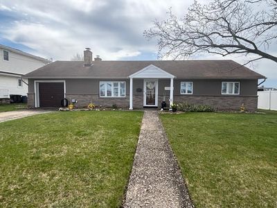 41 W Santa Barbara Road, Lindenhurst, NY, 11757