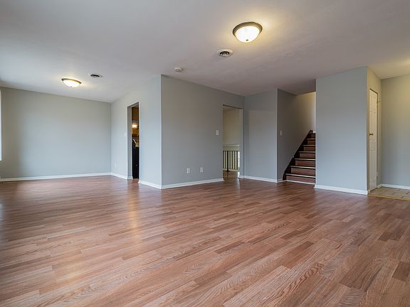 4th image of 394 Greenbay Ave