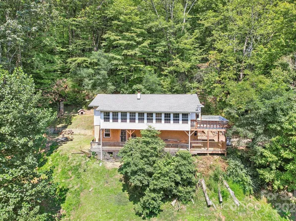 1510 Red Maple Dr, Waynesville, NC 28785