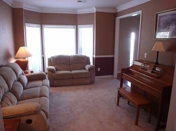 4th image of 805 Live Oak Ct