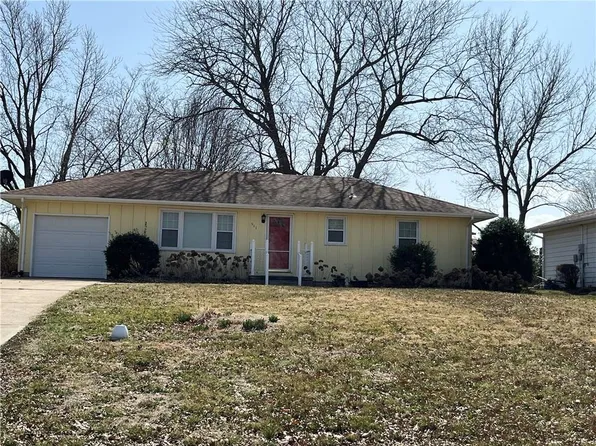511 W 19th St, Higginsville, MO 64037