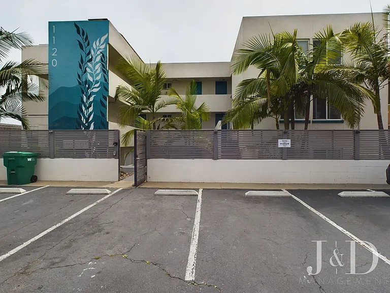 Newly Renovated Units Near the Beach with Parking — Photo 2