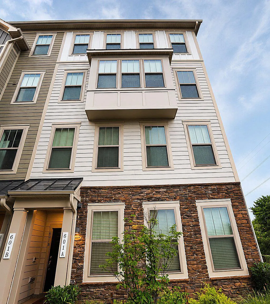 2 bed, 2.5 bath, 1573 sqft, $2,700 — Photo 1