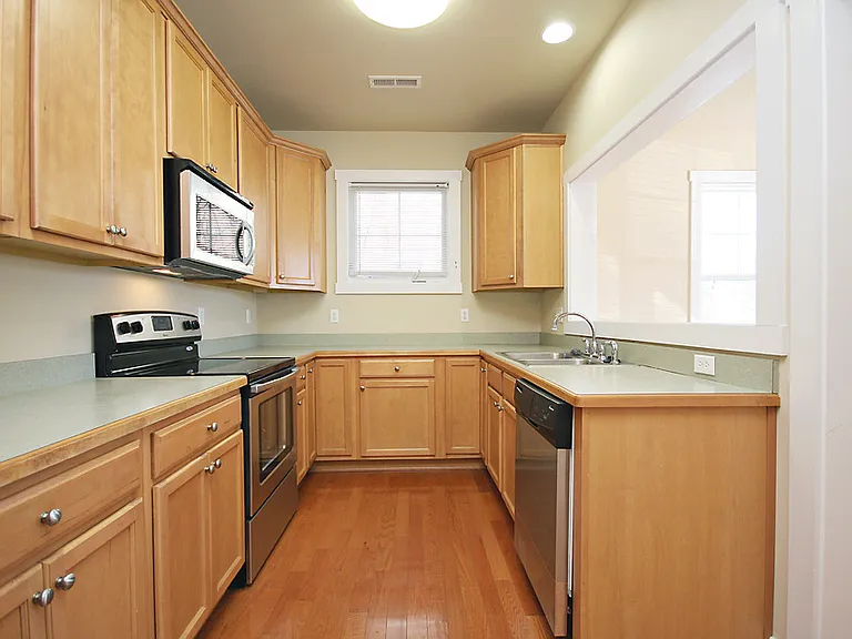 372 Joliet Ct — Photo 4
