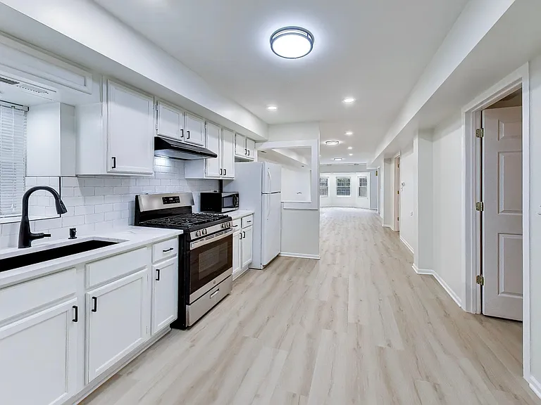 3115 N Oakley Ave #G — Photo 8