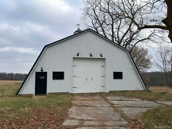 2103 Bullock Rd, Lapeer, MI 48446