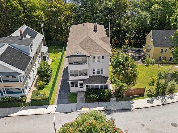 4th image of 121 Illinois St