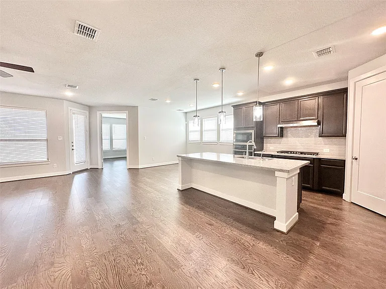 9218 Rocking Plain Ln — Photo 9
