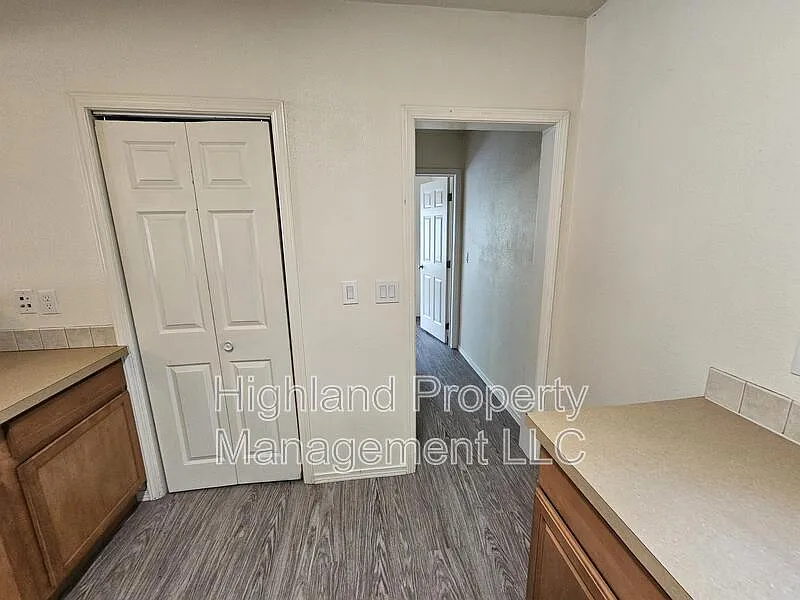 5 bed, 2.0 bath, 1500 sqft, $2,800 — Photo 4