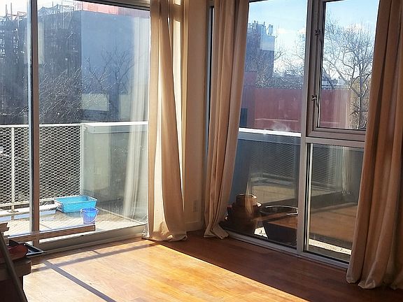3rd image of 377 Franklin Ave APT 4B