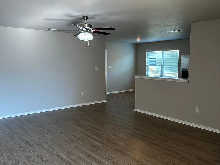 117 Logan Dr — Photo 6