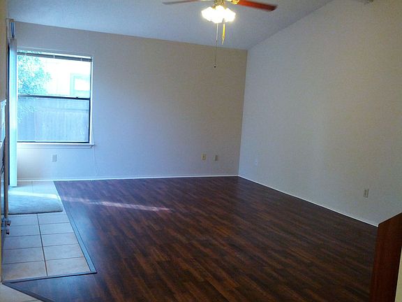living room w/fireplace