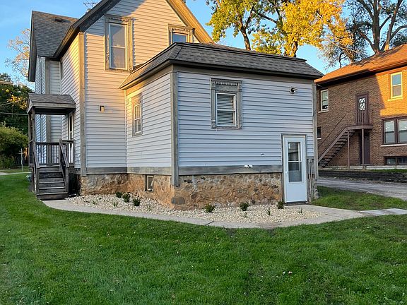 4th image of 17 W Crystal Lake Ave #2