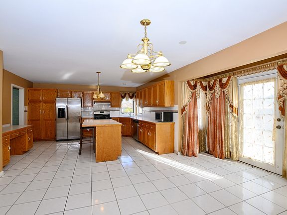 4th image of 10733 S Lorel Ave