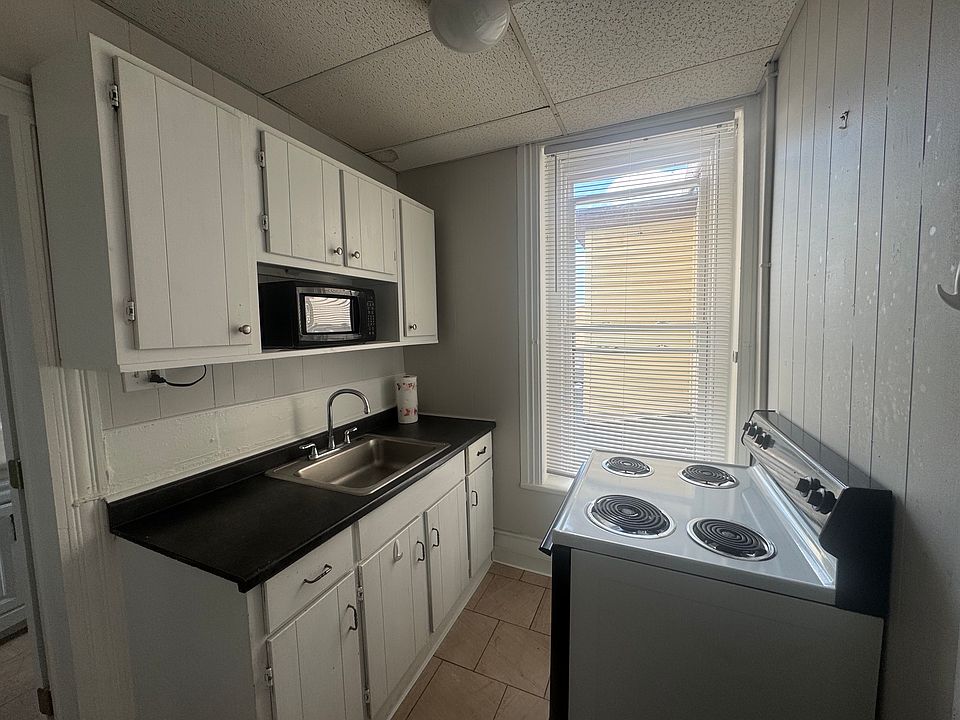 2nd image of 104 E Main St APT D