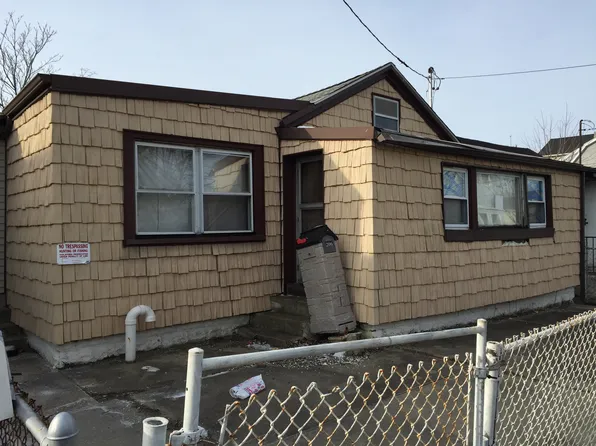 206 E 6th Rd, Broad Channel, NY 11693