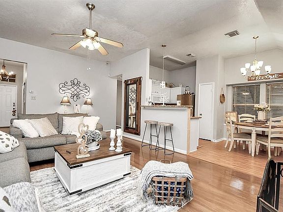 4th image of 1008 Birnham Woods Blvd