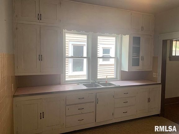 4th image of 624 E Frye Ave