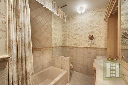 5th image of 240 E 47th St APT 28B