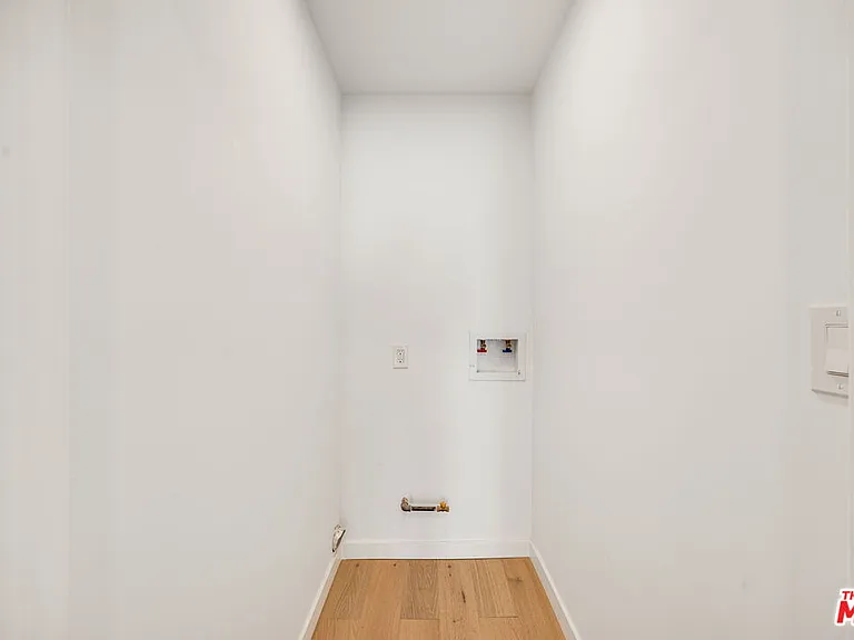 7935 Zelzah Ave — Photo 16