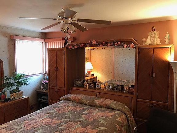 4th image of 179 Arlington Pl