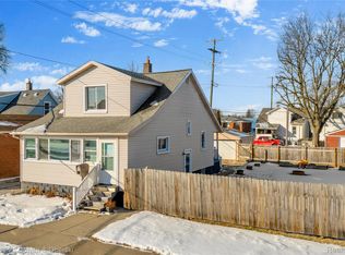 1882 7th St, Wyandotte, MI 48192